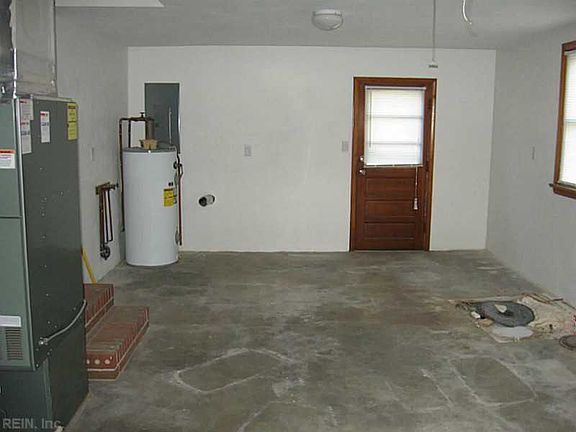 4th image of 909 Sharon Dr