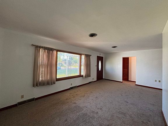5th image of 104 E 15th St