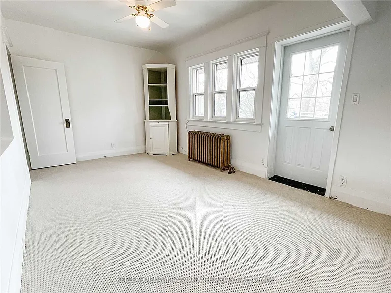 98 Woodycrest Ave #UPPER — Photo 7