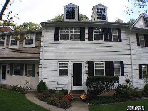 1st image of 718 Towne House Vlg