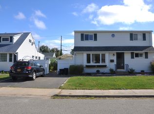 7 Adams St, Hicksville, NY 11801