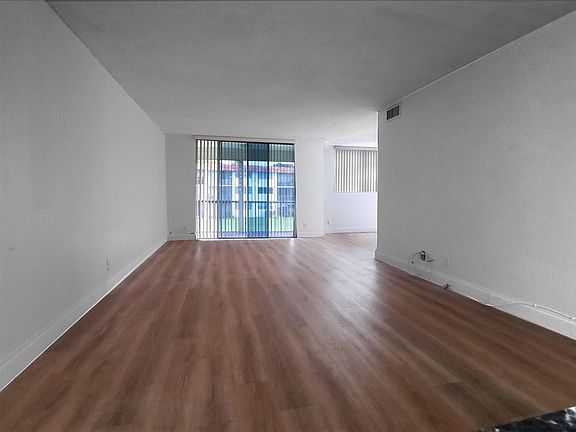 4th image of 9420 S Hollybrook Lake Drive #201