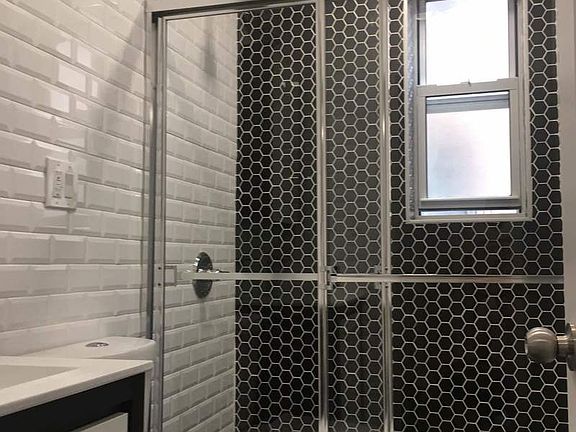 4th image of 514 W 211th St APT 5F