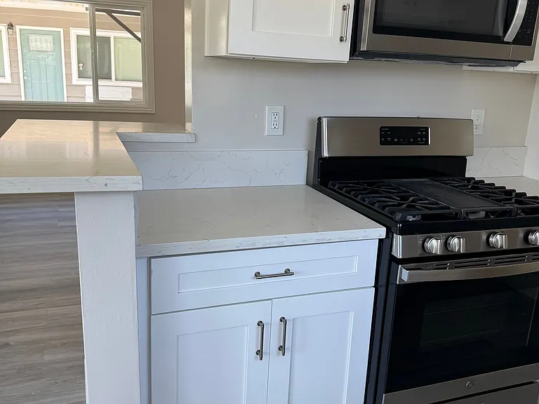 1605 W Shorb St #A — Photo 6