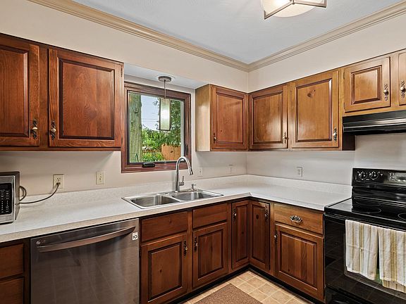 3rd image of 3018 Council Oak Dr
