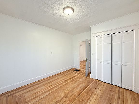 3rd image of 14 West St #1