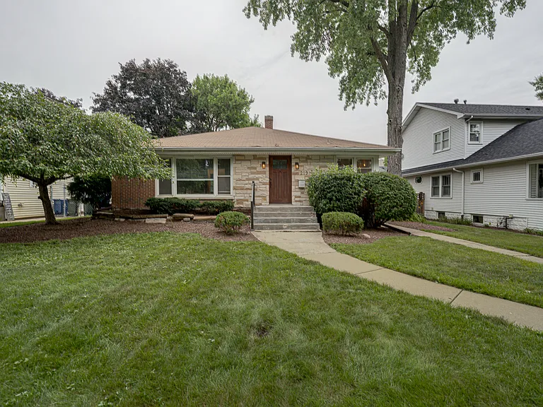 219 Spring Ave — Photo 2