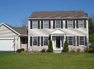 38 Ivywood Dr, Glenmont, NY 12077