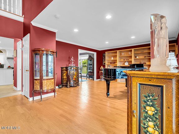 5th image of 31 Society Hill Way