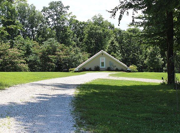 2nd image of 164 Greenmeadow Ln