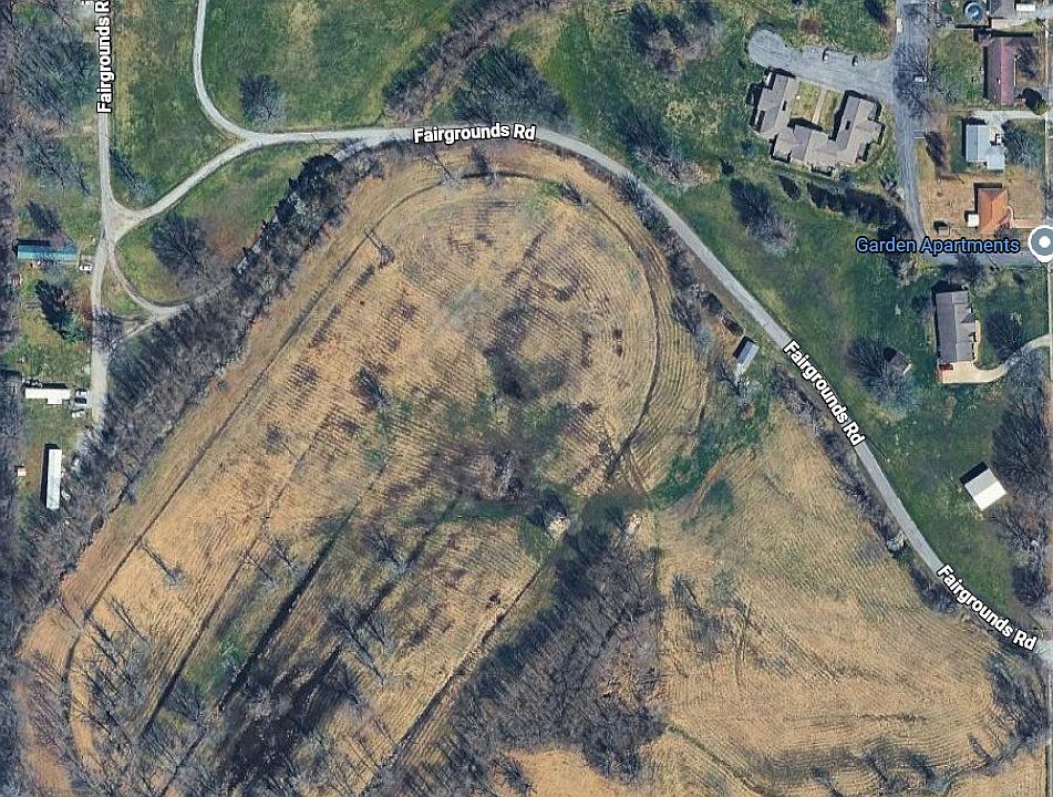 2nd image of 4 Fairgrounds Rd