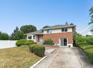 599 Waukena Ave, Oceanside, NY 11572