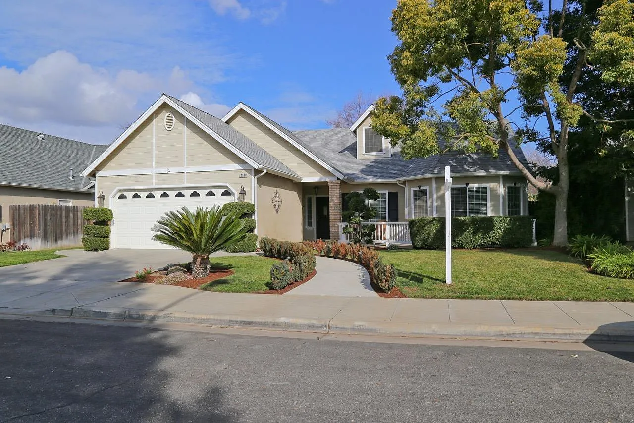 2688 E Kelso Ave photo 1