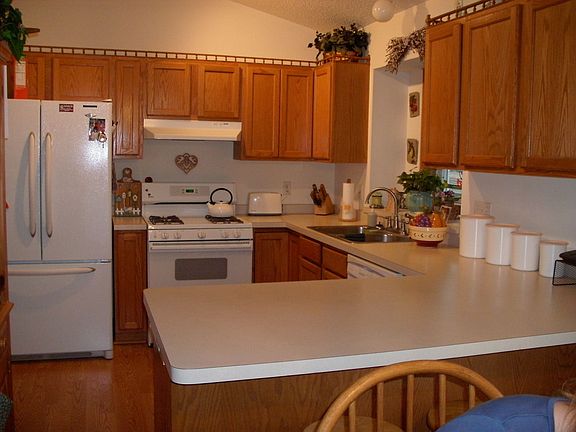 Spacious kitchen with all new appliances