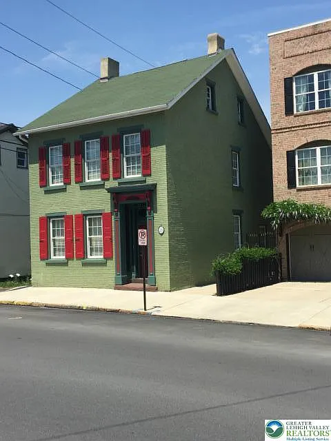 21 E North St #2