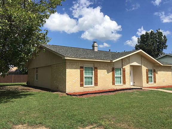 3rd image of 1801 White Oak Dr