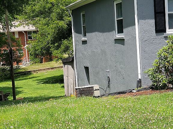 3rd image of 1000 Logan St