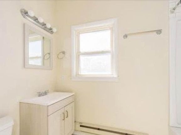 5th image of 20 Edgewood St #1