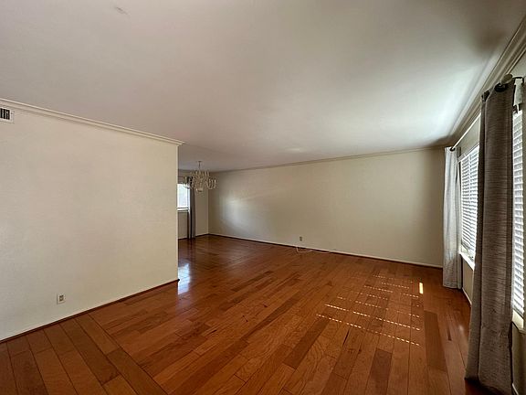 4th image of 2322 Bradley Ave