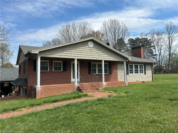 6170 Vienna Dozier Rd, Pfafftown, NC 27040