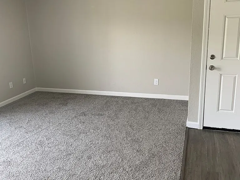 Dry Creek Apartments — Photo 21