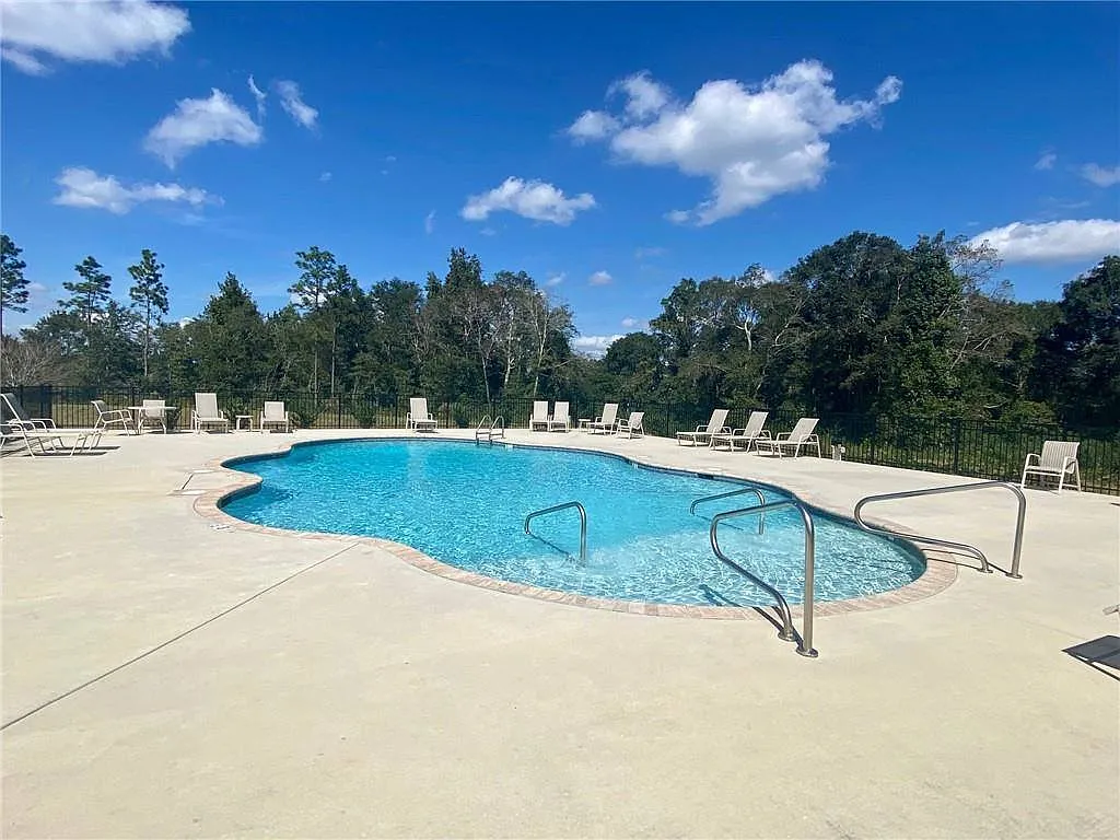 10849 Burlington Dr N - 1 — Photo 3