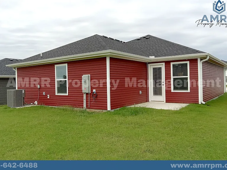 704 Short Leaf Ln — Photo 2