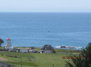 112 Fawn Dr, Whitethorn, CA 95589