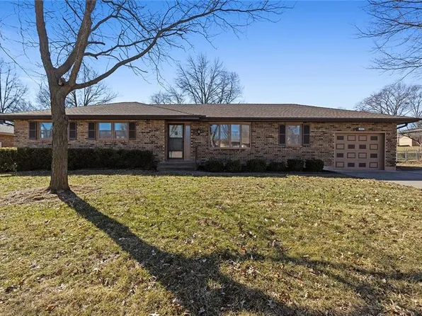 1607 NE 78th St, Gladstone, MO 64118