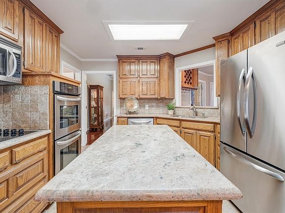 5th image of 3113 Woodridge Dr