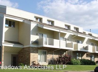 590 Foxtail Dr APT 112, Pewaukee, WI 53072