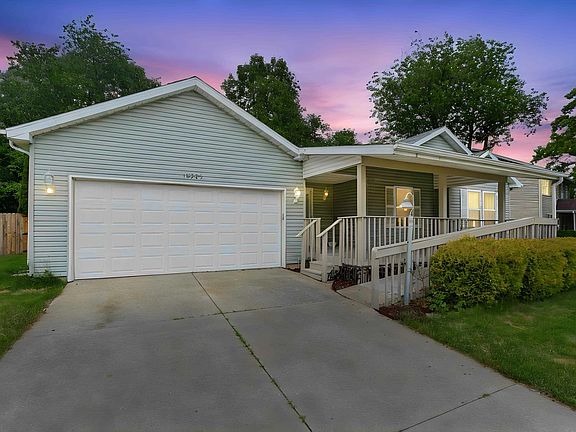 2nd image of 10205 Rosewood Ct