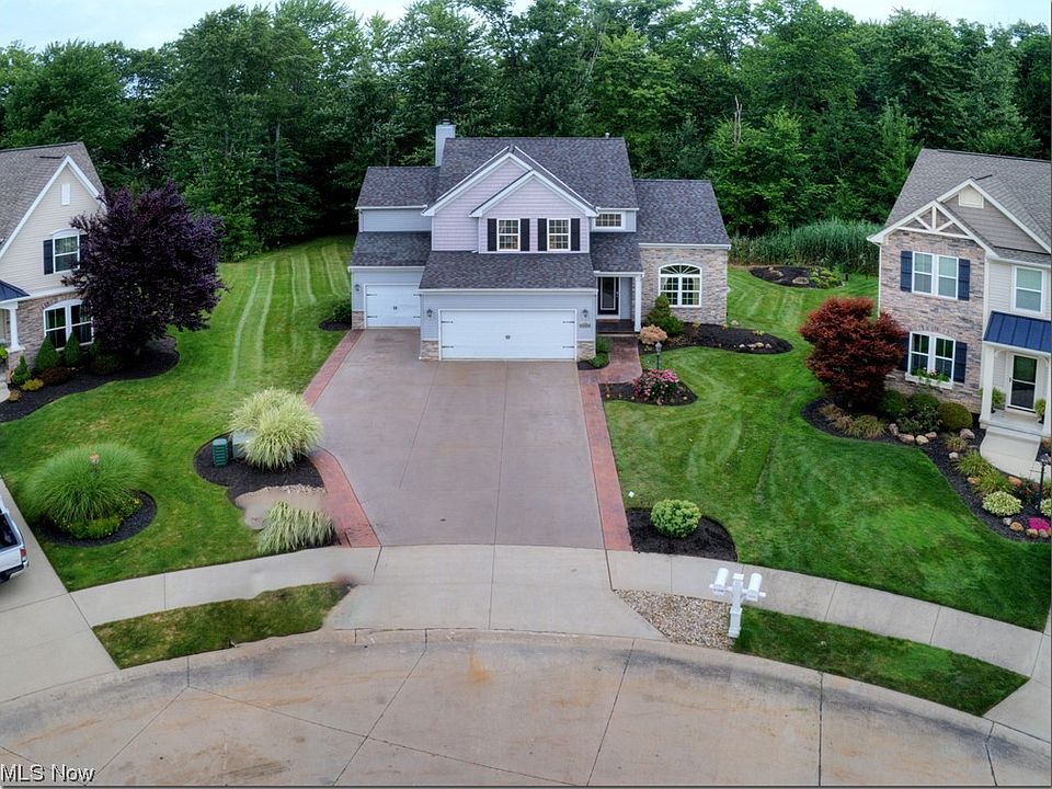 1st image of 27208 Cliffside Cir