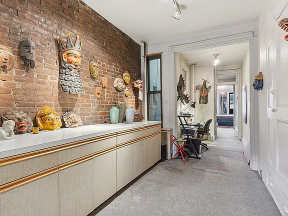 3rd image of 452 W 50th St APT 4W