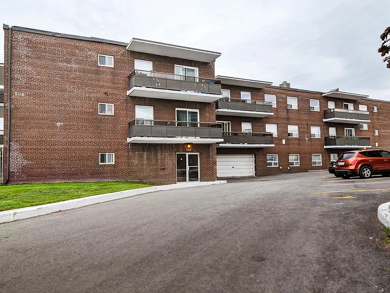 506 Danforth Rd — Photo 2