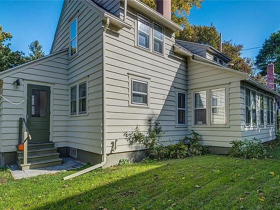 3rd image of 200 Warren St