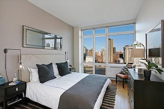 3rd image of 415 Main St APT 12G