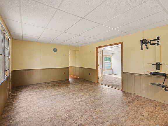 3rd image of 5925 Pine Aire Dr