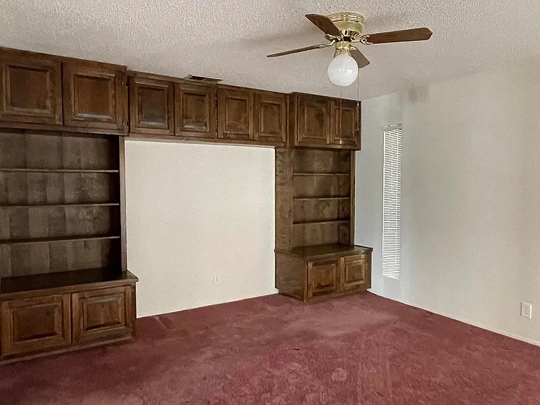 708 Western Dr — Photo 3