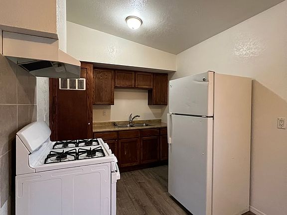 3rd image of 260 E Grace St APT 5