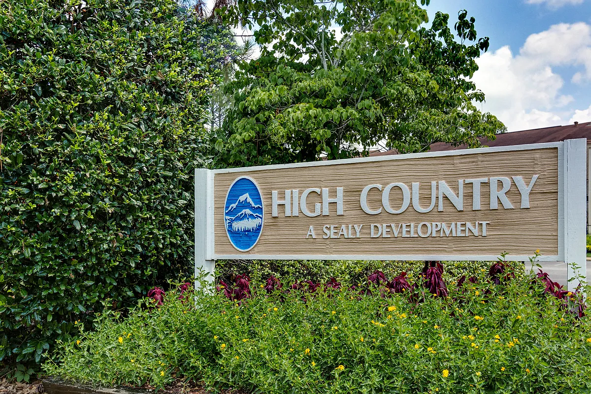 High Country Apartments — Photo 1