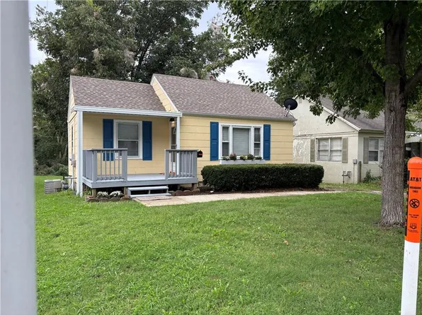10821 E 19th St S, Independence, MO 64052