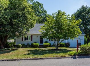 3 Melinda Ln, Easthampton, MA 01027