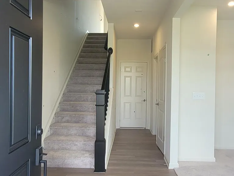 1806 Blenker Dr — Photo 4