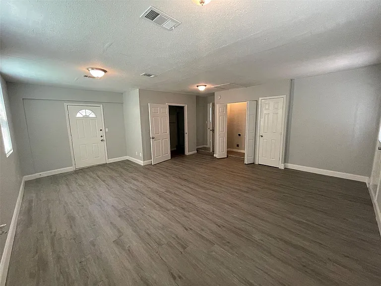 5748 Bowling Dr — Photo 21