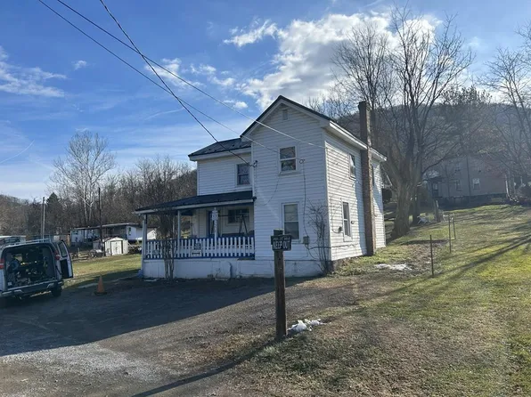 1352 Plum St, Saxton, PA 16678