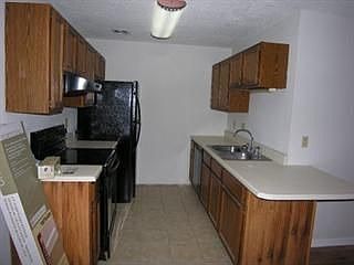 3rd image of 923 Bradley Bell Dr
