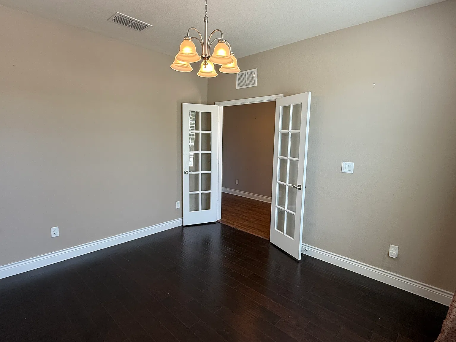 3 bed, 2008 sqft, $2,150 — Photo 4