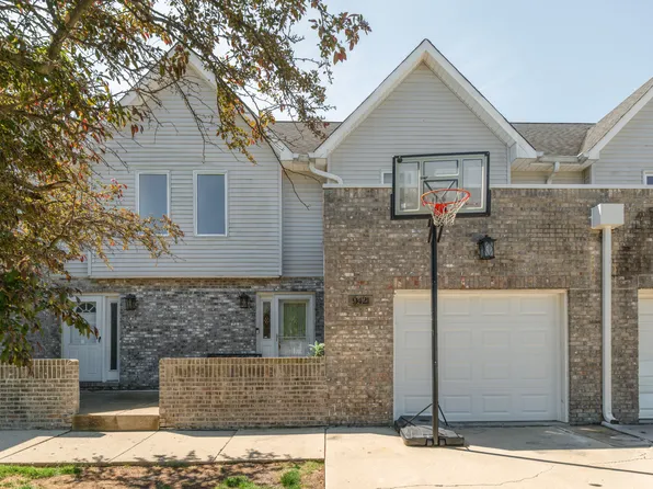 9421 Lindsay St, Orland Hills, IL 60487