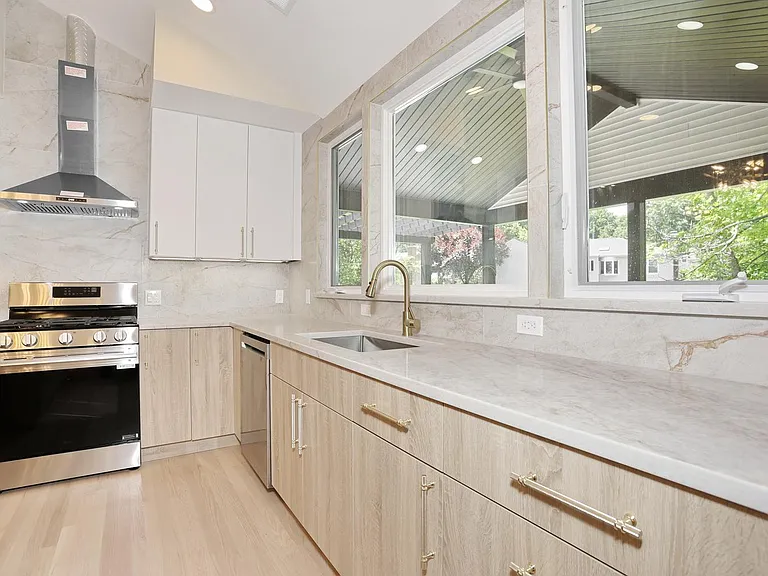 415 Goffle Rd — Photo 8